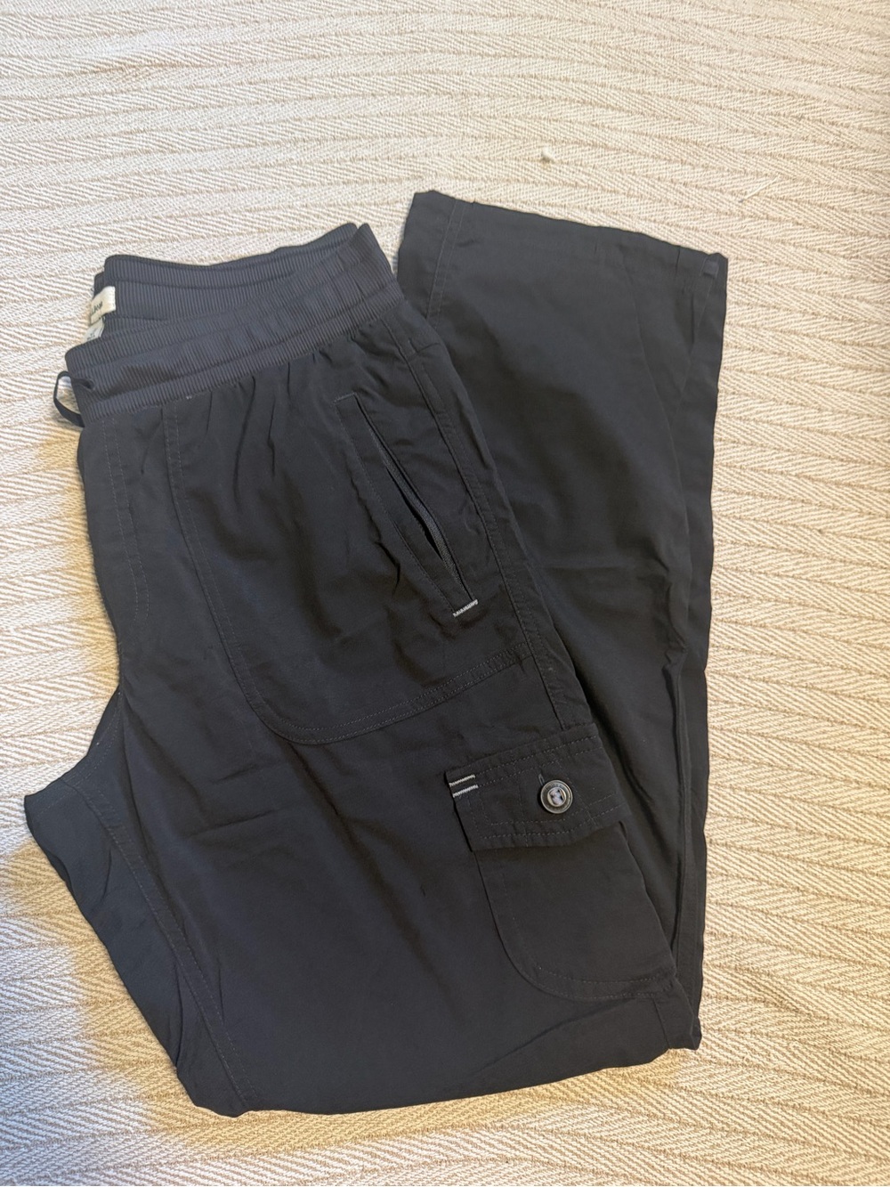 L.L. Bean Men's Black Cargo Joggers